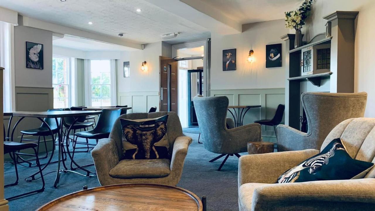The Lion Hotel Llansantffraid-ym-Mechain Exteriör bild