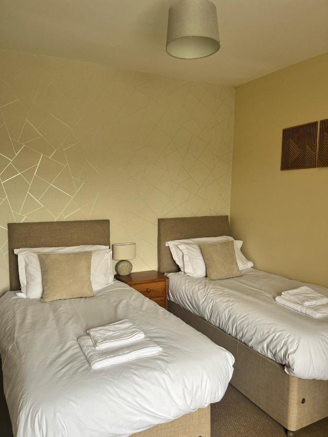 The Lion Hotel Llansantffraid-ym-Mechain Exteriör bild